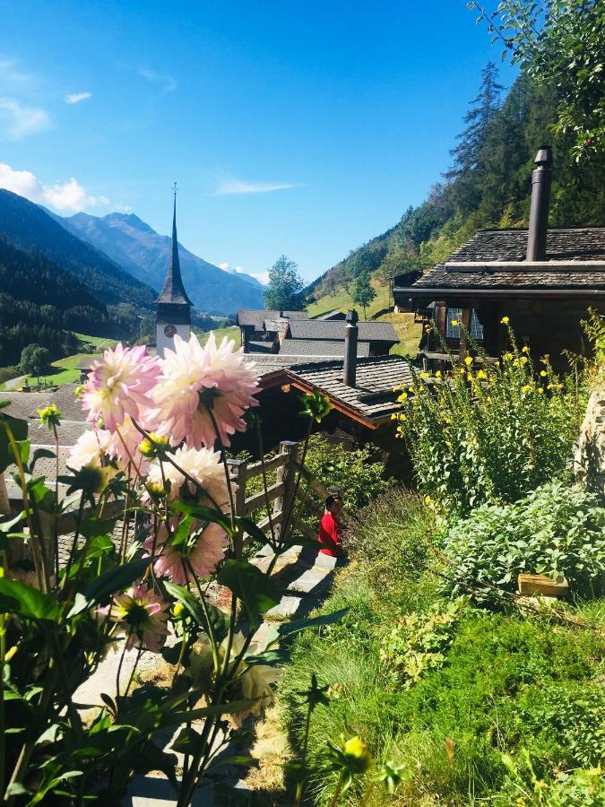 Denkmalgeschuetzter Spycher Total Renoviert Goms Exterior foto